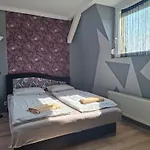 7 Apartmanhaz *