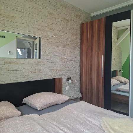 7 Apartmanhaz