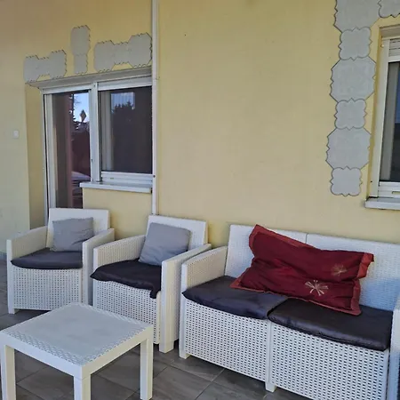 7 Apartmanhaz