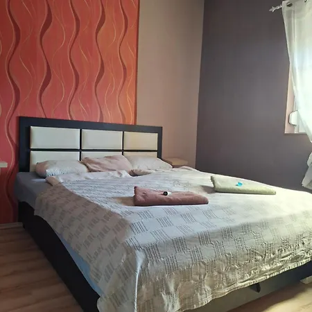 7 Apartmanhaz