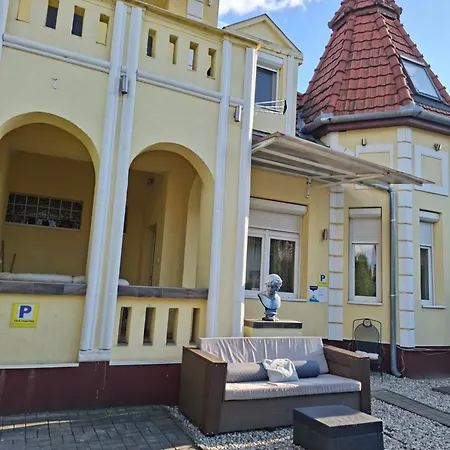 7 Apartmanhaz Apartment