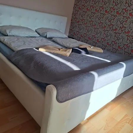 7 Apartmanhaz
