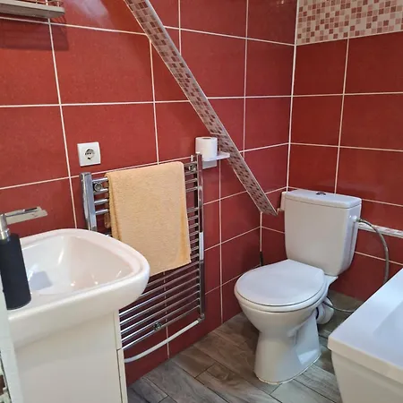 7 Apartmanhaz *