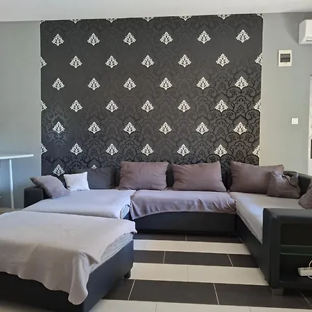 7 Apartmanhaz Apartment *