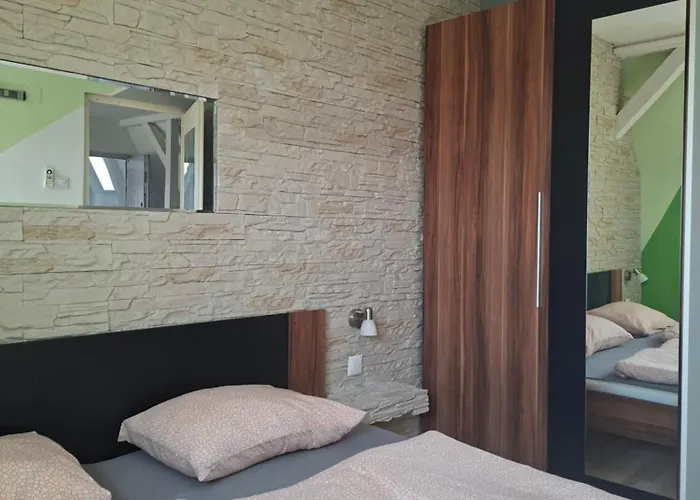 7 Apartmanhaz