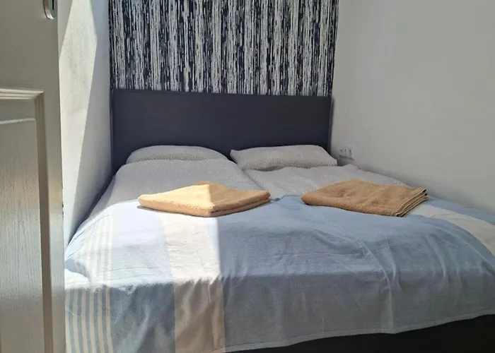 7 Apartmanhaz Шиофок