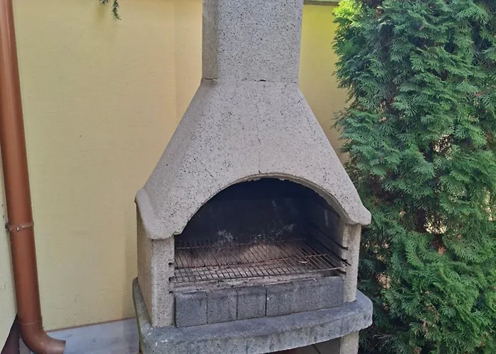 7 Apartmanhaz *