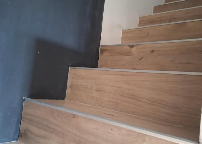 7 Apartmanhaz *