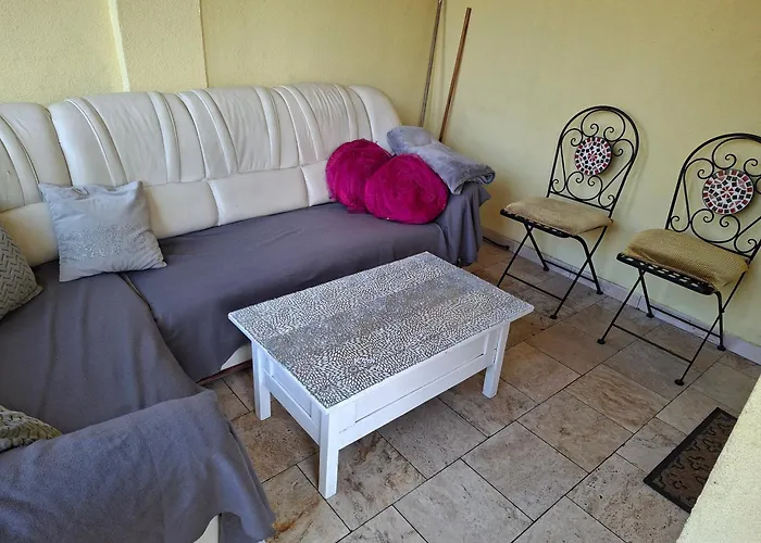 7 Apartmanhaz *