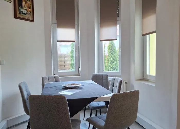 7 Apartmanhaz *