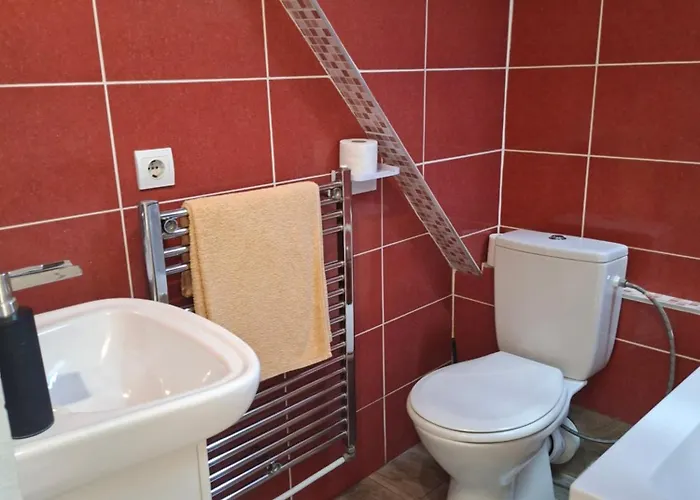 7 Apartmanhaz *
