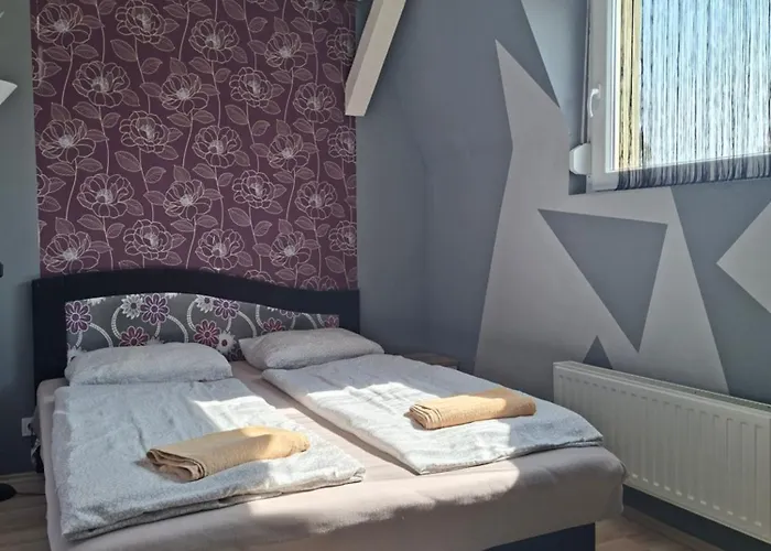 7 Apartmanhaz *